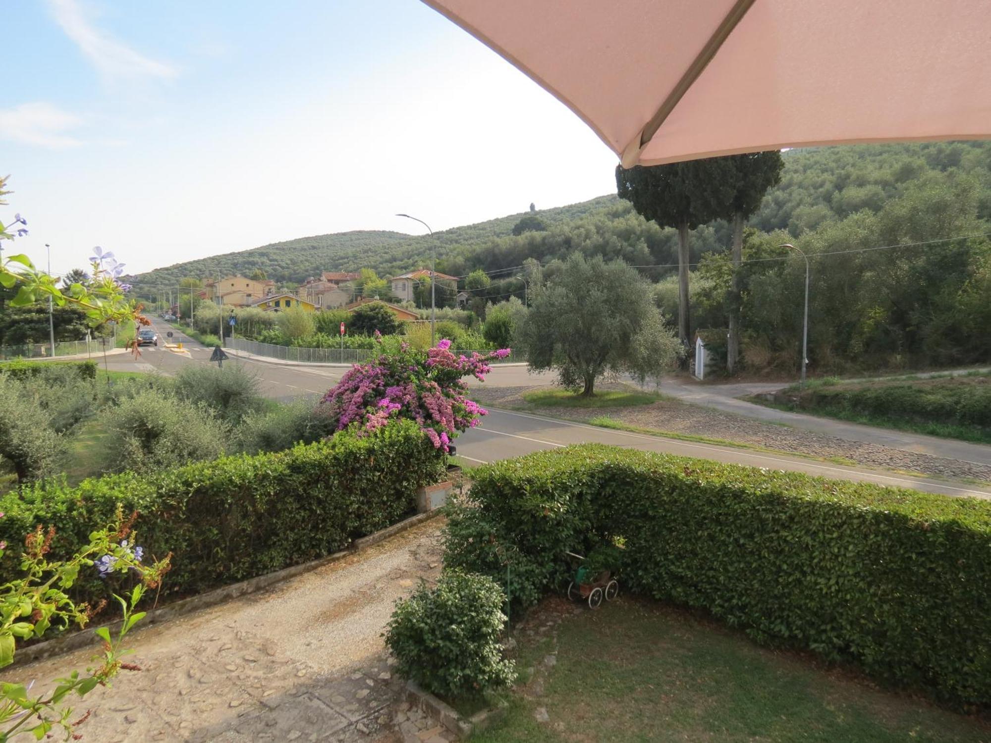 Casa Vacanze “Bouganville” Loc Avane Pisa Веккьяно Экстерьер фото